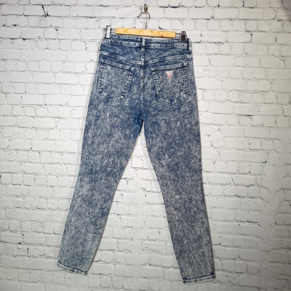 Guess 1981 Mom Skinny Women's Jeans 30W 29L Acid Wash Blue Tapered 80s Style - Picture 4 of 14